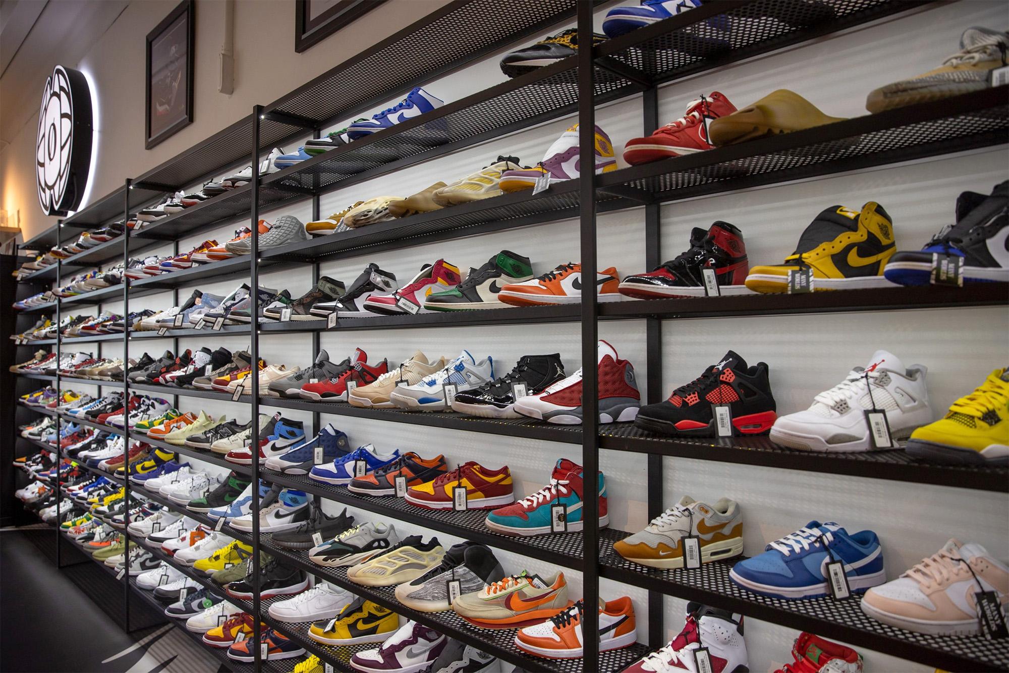 many-worlds-streetwear-sneakers-nike-air-jordans-20220621